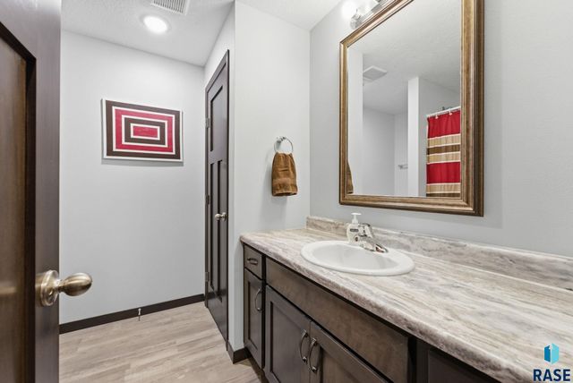 9700 W Broek Dr Drive, Sioux Falls, SD 57106