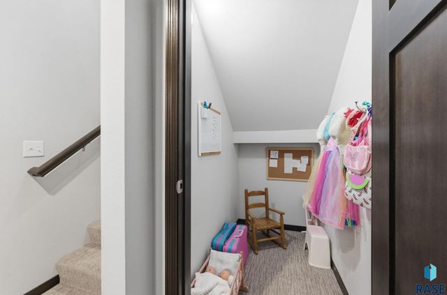 9700 W Broek Dr Drive, Sioux Falls, SD 57106