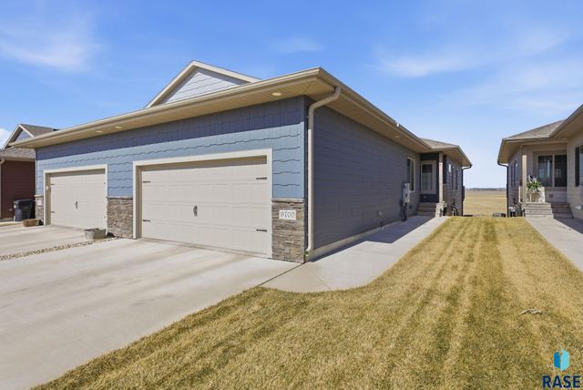9700 W Broek Dr Drive, Sioux Falls, SD 57106