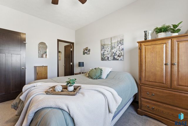 9700 W Broek Dr Drive, Sioux Falls, SD 57106