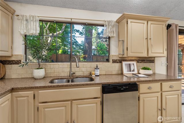 7705 132nd Street Ct E, Puyallup, WA 98373