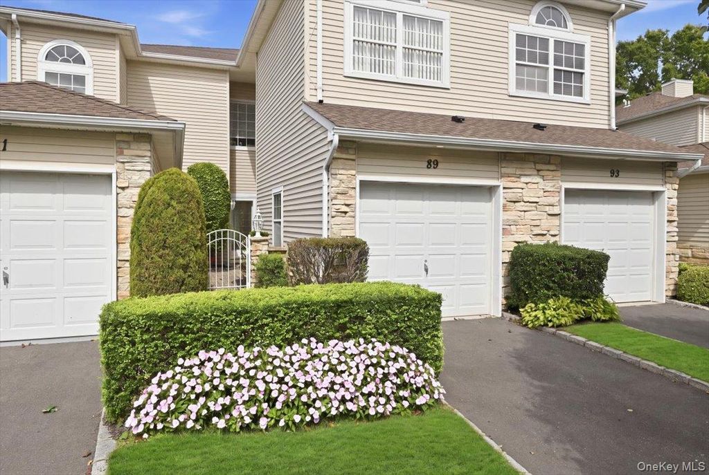 89 Windwatch Drive, Hauppauge, NY 11788 — exterior