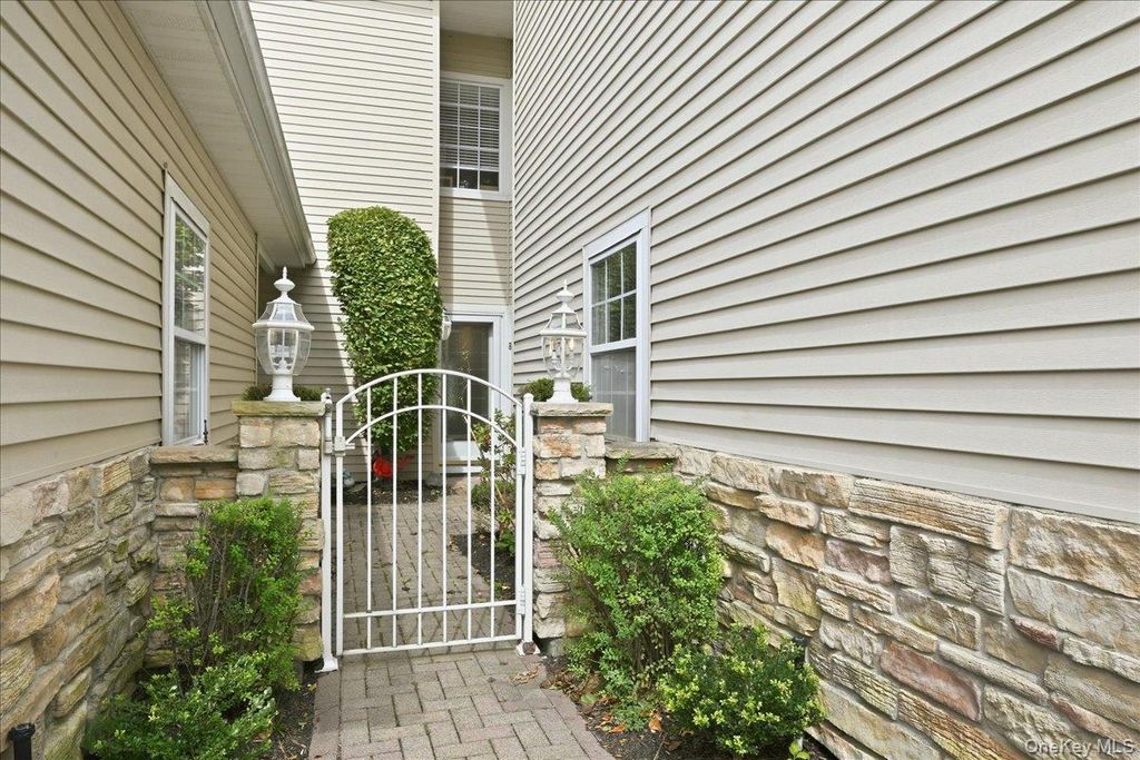 89 Windwatch Drive, Hauppauge, NY 11788 — photo 2