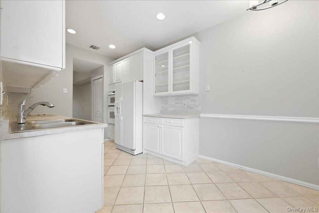 89 Windwatch Drive, Hauppauge, NY 11788 — photo 5