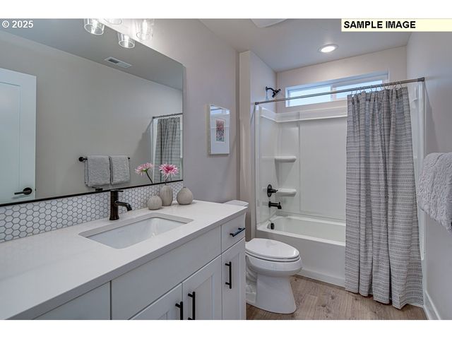 1400 E Canto St, Newberg, OR 97132