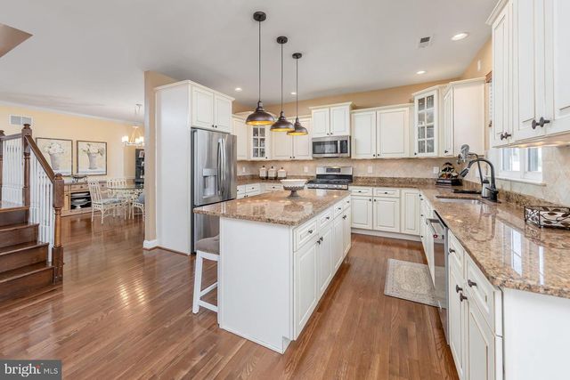 301 LONG MEADOW DR, Mullica Hill, NJ 08062