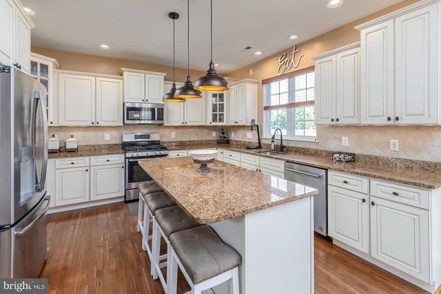 301 LONG MEADOW DR, Mullica Hill, NJ 08062