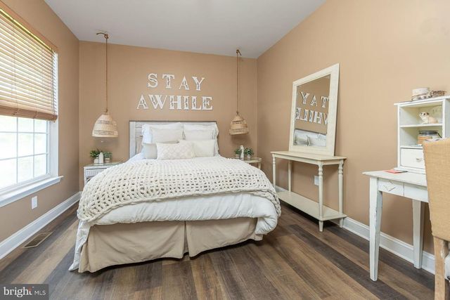 301 LONG MEADOW DR, Mullica Hill, NJ 08062