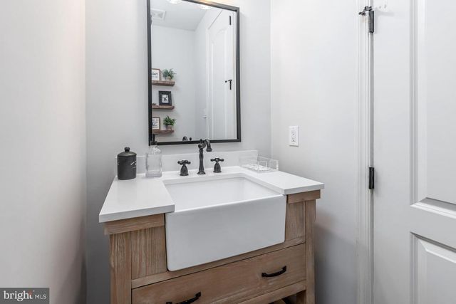 301 LONG MEADOW DR, Mullica Hill, NJ 08062