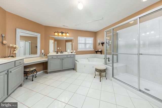 301 LONG MEADOW DR, Mullica Hill, NJ 08062