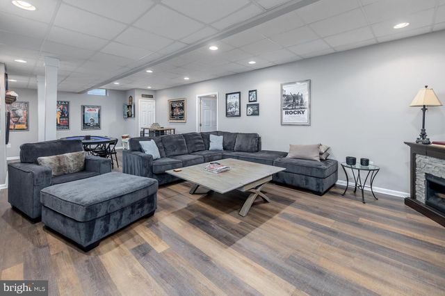 301 LONG MEADOW DR, Mullica Hill, NJ 08062