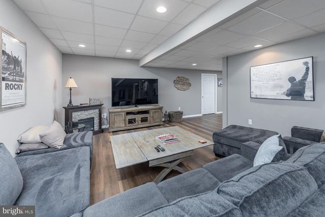 301 LONG MEADOW DR, Mullica Hill, NJ 08062