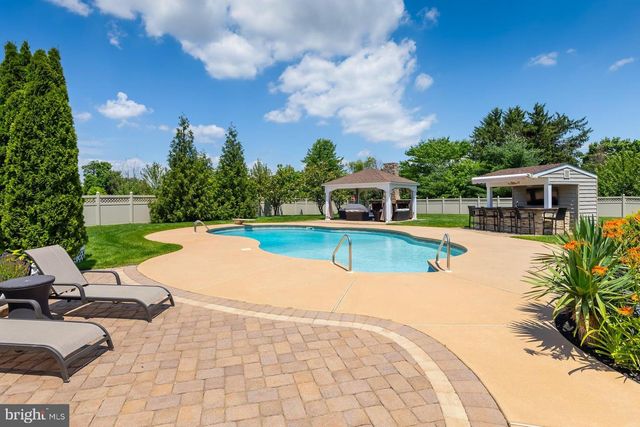 301 LONG MEADOW DR, Mullica Hill, NJ 08062