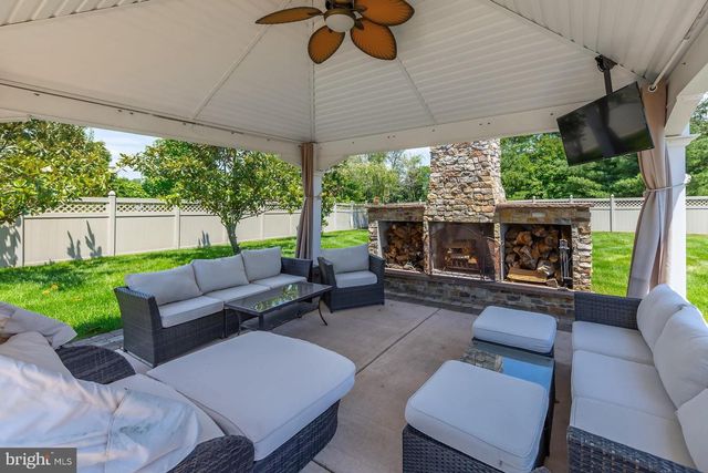 301 LONG MEADOW DR, Mullica Hill, NJ 08062