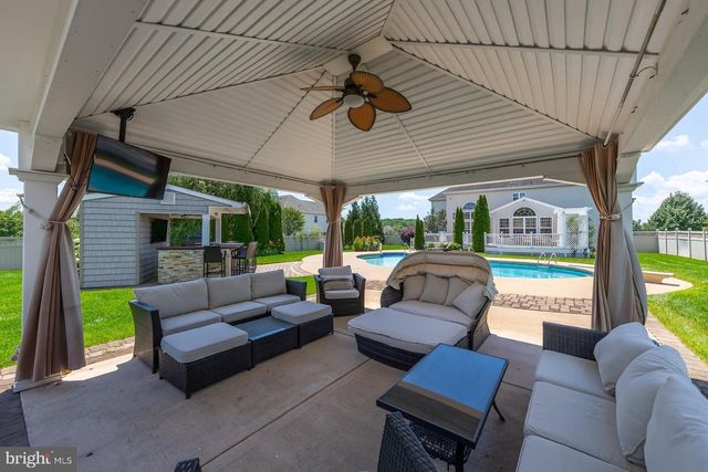 301 LONG MEADOW DR, Mullica Hill, NJ 08062