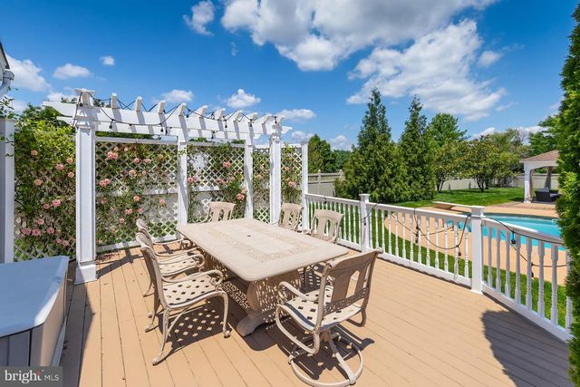 301 LONG MEADOW DR, Mullica Hill, NJ 08062