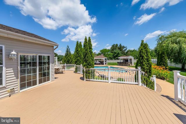 301 LONG MEADOW DR, Mullica Hill, NJ 08062