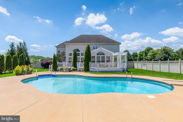 301 LONG MEADOW DR, Mullica Hill, NJ 08062