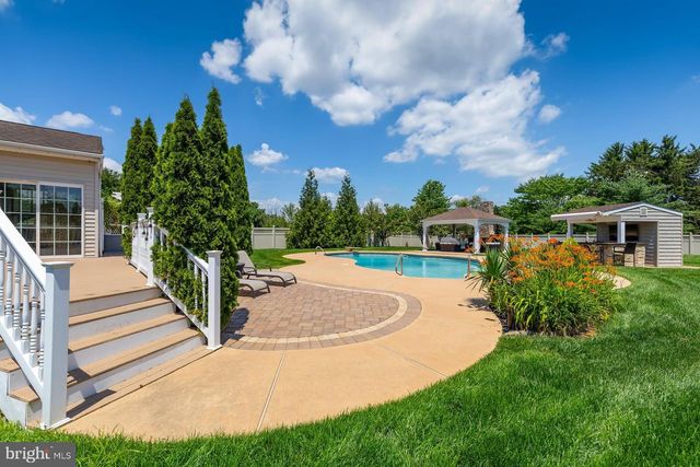 301 LONG MEADOW DR, Mullica Hill, NJ 08062