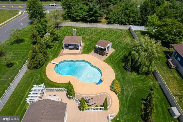 301 LONG MEADOW DR, Mullica Hill, NJ 08062