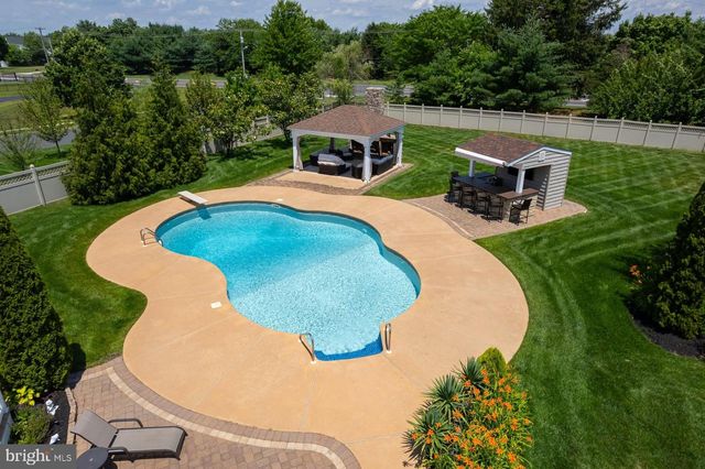 301 LONG MEADOW DR, Mullica Hill, NJ 08062