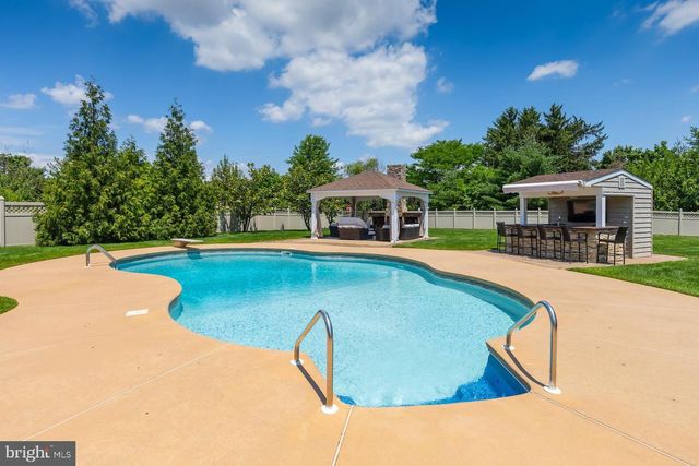 301 LONG MEADOW DR, Mullica Hill, NJ 08062