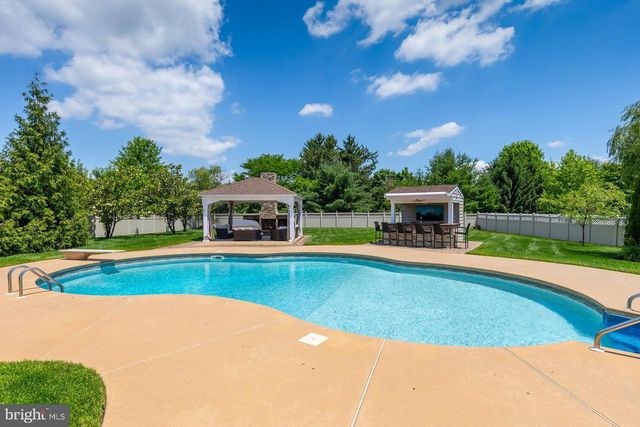 301 LONG MEADOW DR, Mullica Hill, NJ 08062
