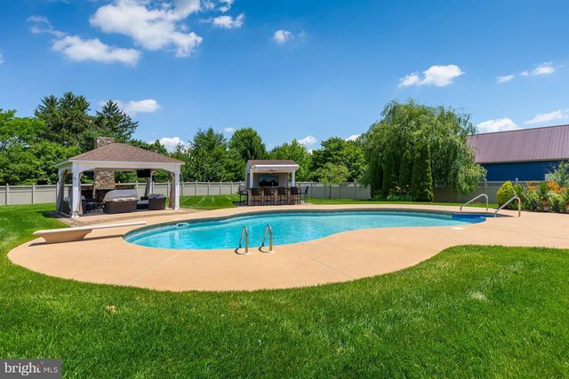 301 LONG MEADOW DR, Mullica Hill, NJ 08062
