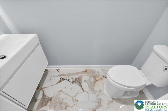 15 Spring Water Court, Easton, PA 18042