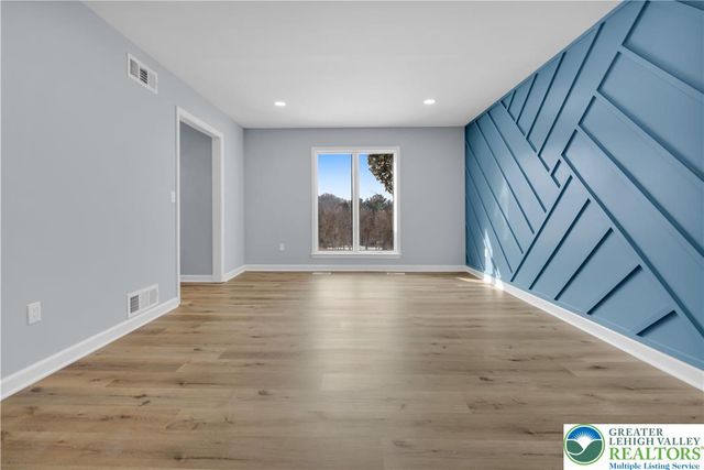 15 Spring Water Court, Easton, PA 18042