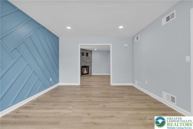 15 Spring Water Court, Easton, PA 18042