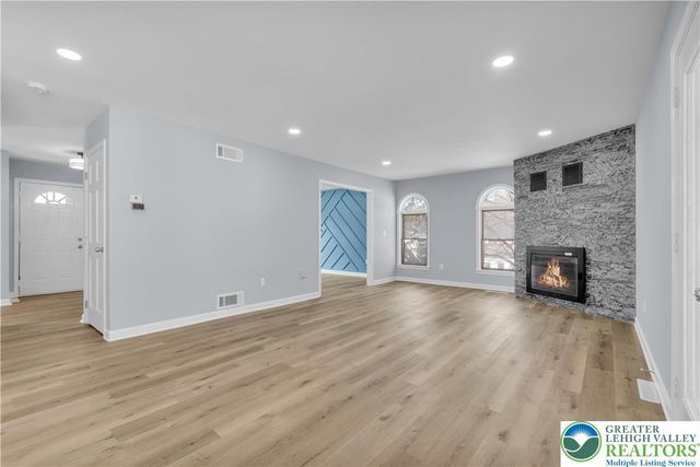 15 Spring Water Court, Easton, PA 18042