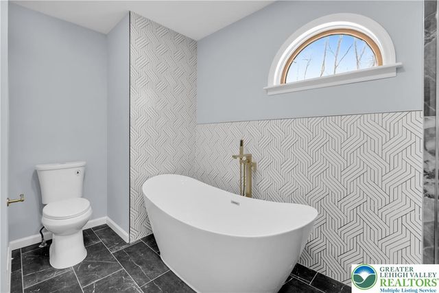 15 Spring Water Court, Easton, PA 18042