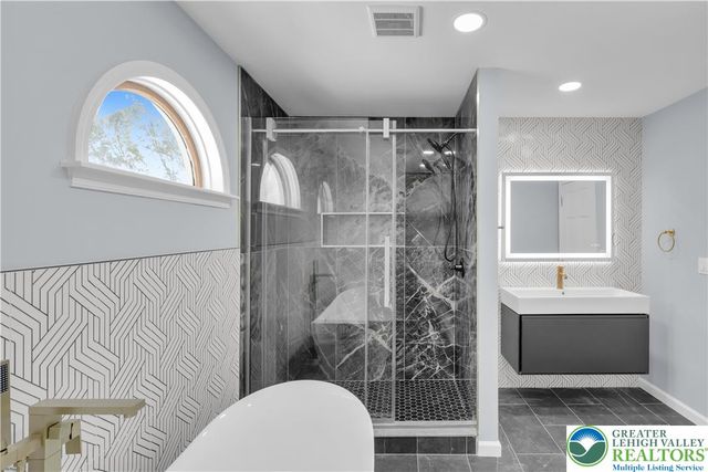 15 Spring Water Court, Easton, PA 18042