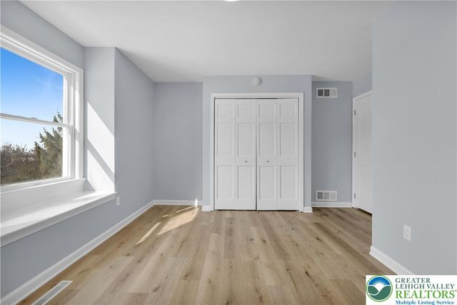 15 Spring Water Court, Easton, PA 18042