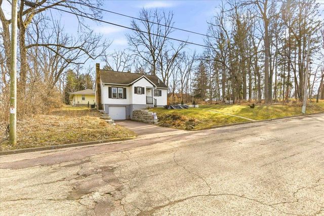 950 2nd Street, Baraboo, WI 53913