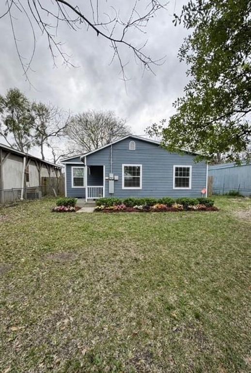 1405 Rice Street, Alvin, TX 77511