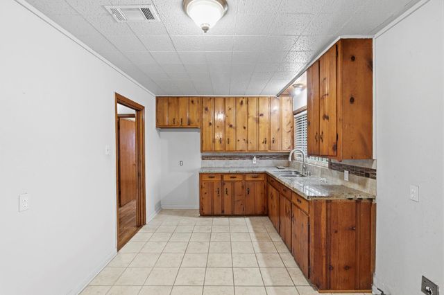 10229 Royal Oaks Drive, Houston, TX 77016