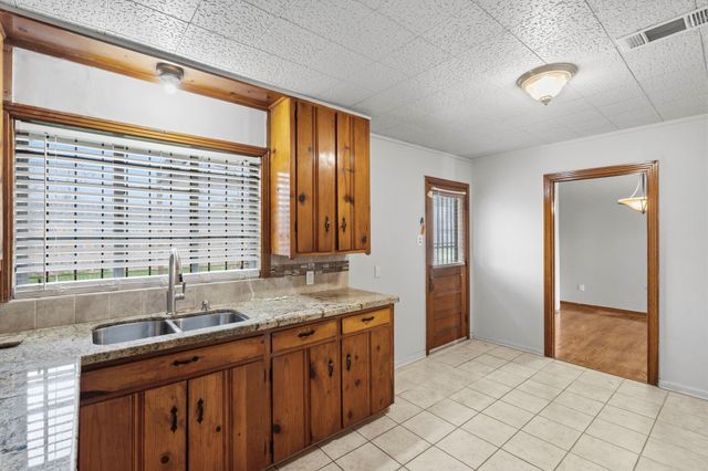 10229 Royal Oaks Drive, Houston, TX 77016