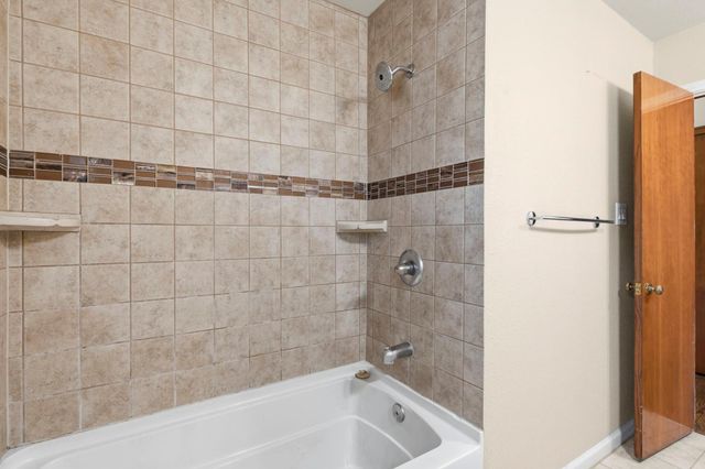 10229 Royal Oaks Drive, Houston, TX 77016