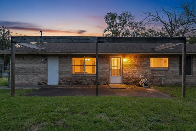 10229 Royal Oaks Drive, Houston, TX 77016