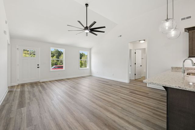 289 Dogwood Circle, Smithville, TN 37166