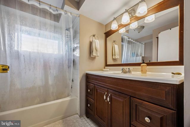 166 GRAPE ST, Philadelphia, PA 19127