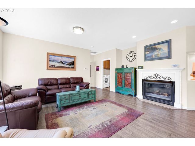 5930 ST HELENA St, Eugene, OR 97402