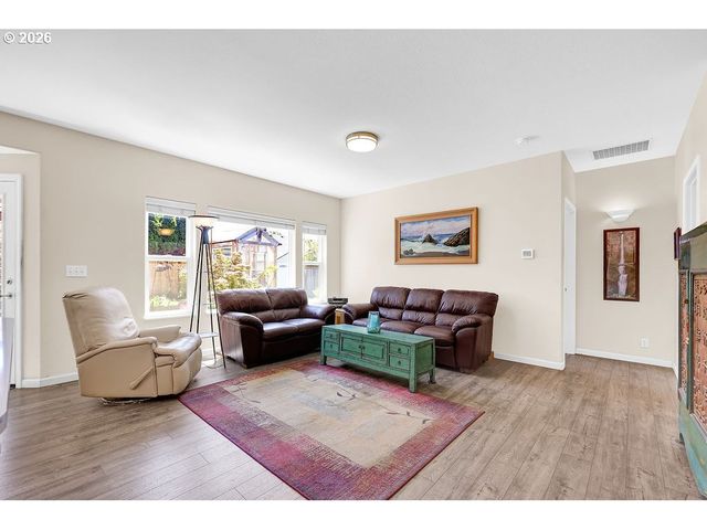 5930 ST HELENA St, Eugene, OR 97402