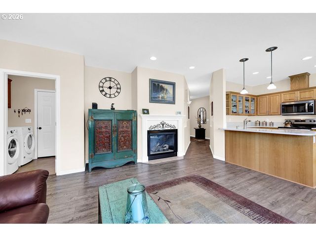 5930 ST HELENA St, Eugene, OR 97402