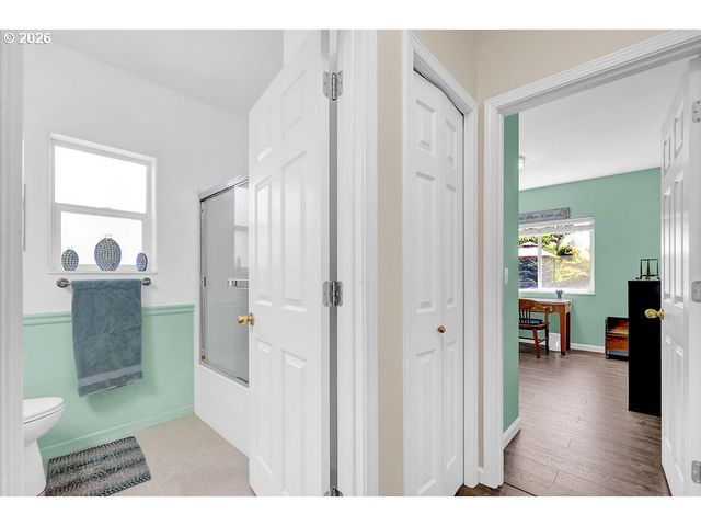 5930 ST HELENA St, Eugene, OR 97402