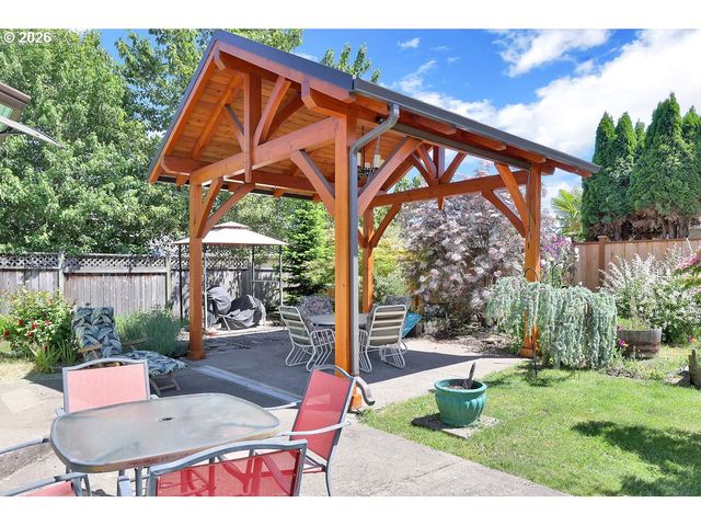 5930 ST HELENA St, Eugene, OR 97402