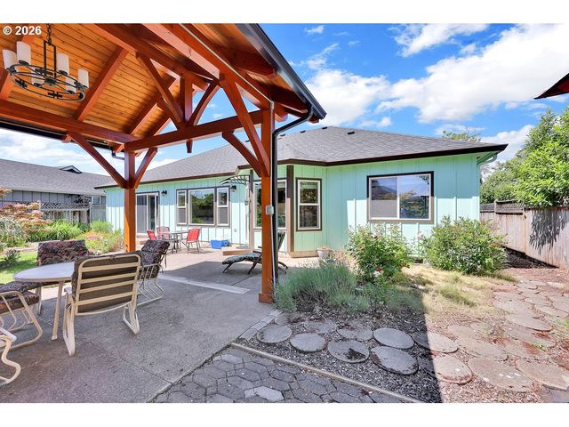 5930 ST HELENA St, Eugene, OR 97402