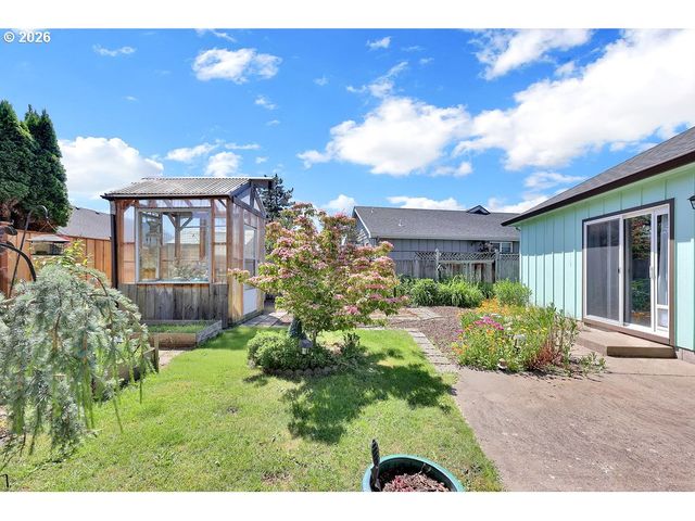 5930 ST HELENA St, Eugene, OR 97402